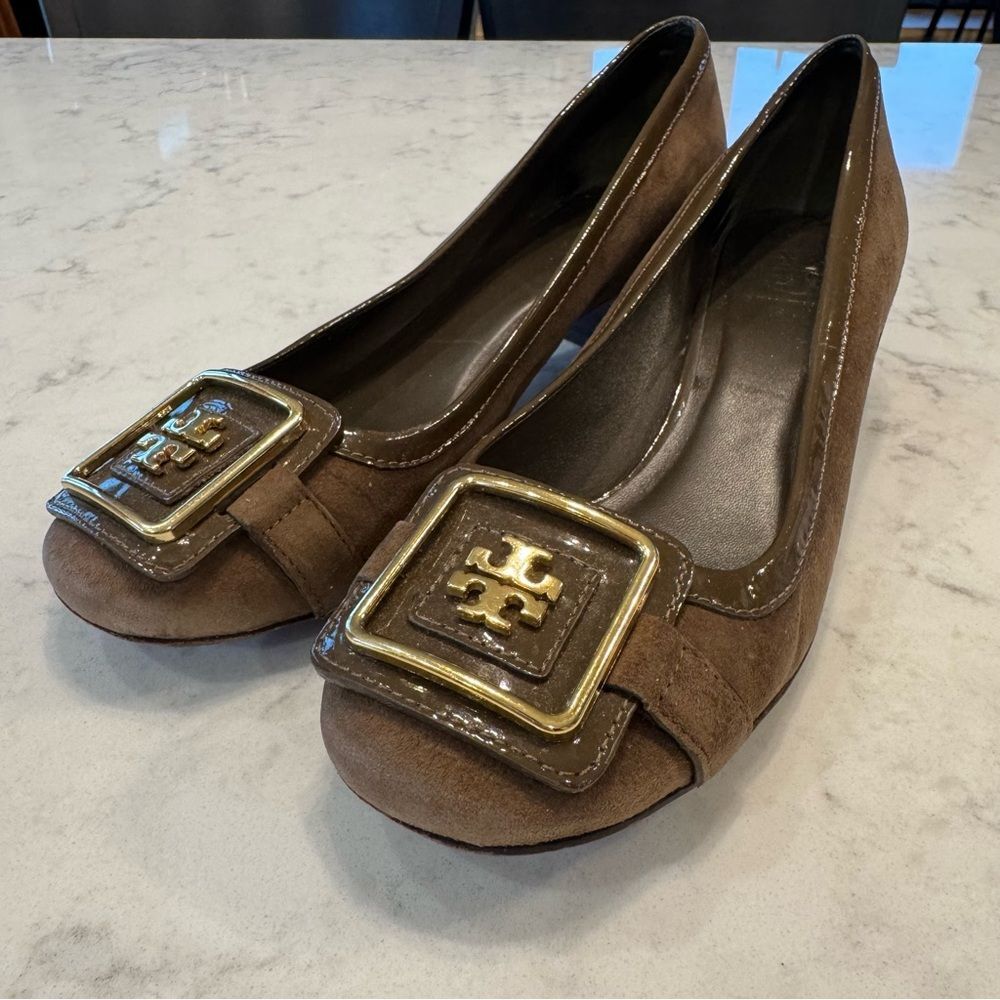Tory Burch Brown Suede Logo Buckle Block Heel Pumps – Size 6.5M